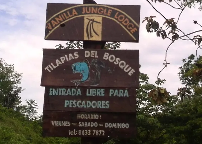 Vanilla Jungle Lodge - Rainforest Waterfall Garden